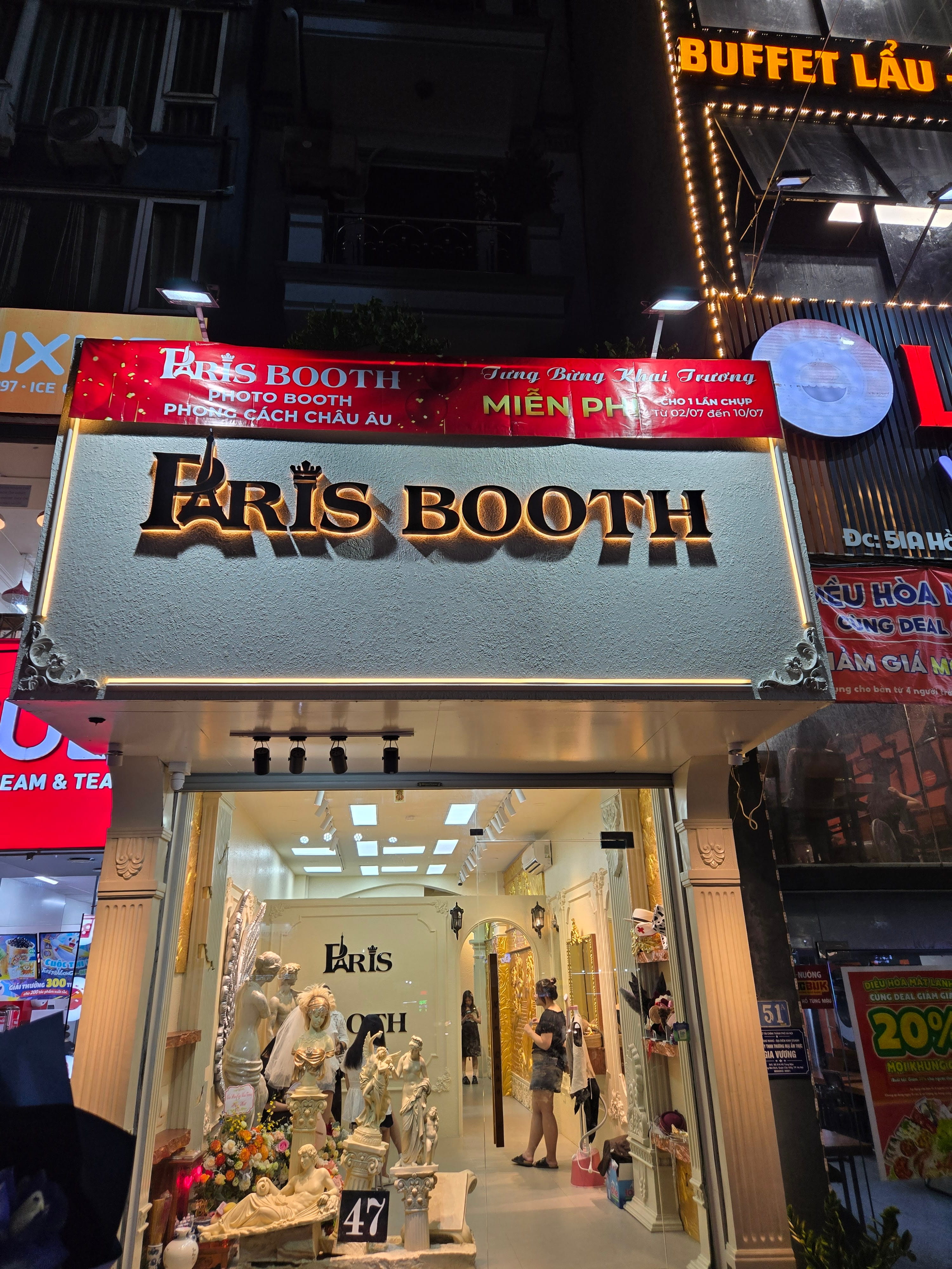 Paris Booth Hồ Tùng Mậu